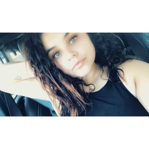 Meet your Posher, Macarena